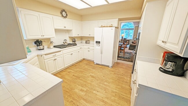 Building Photo - Furnished Sunriver 3 Bedroom Home Availabl...