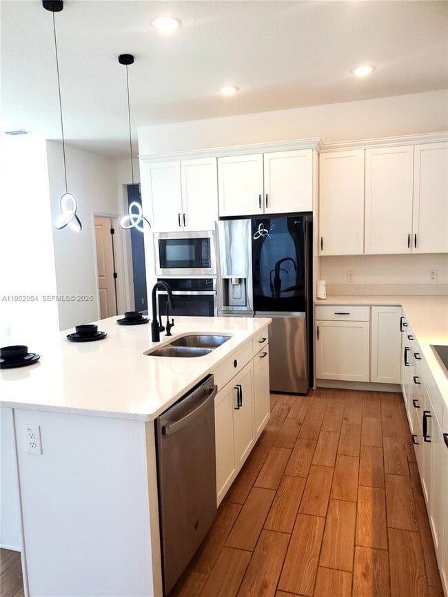 Building Photo - 736 YUKON Ln