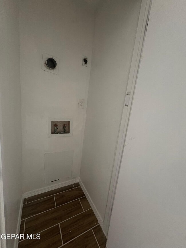 Building Photo - 11369 Lake Loy Dr