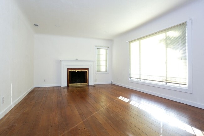 Building Photo - Remodeled 3bed 2 bath Single Family home