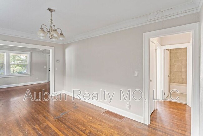 Building Photo - 5342 Park Ave