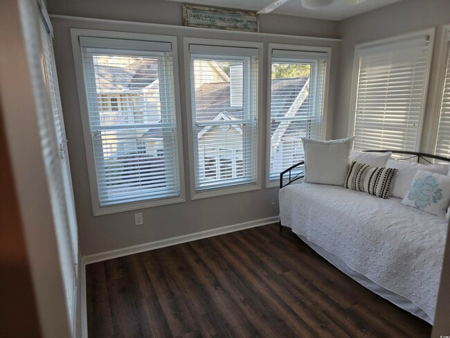 Building Photo - 1 Club Cir