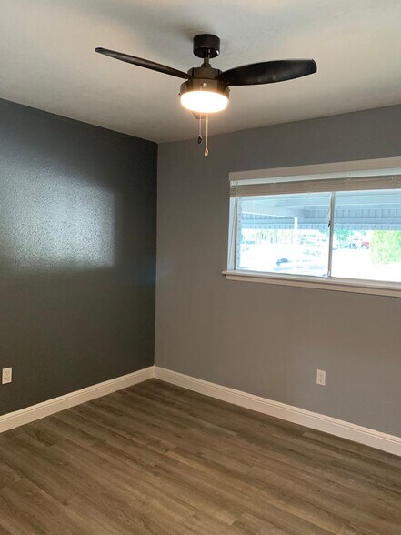 Building Photo - 1900 Peach Ave