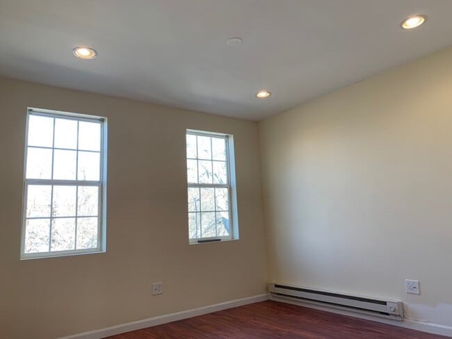 Building Photo - Gorgeous 3-Bedroom, 3-Bath Home in Kensington | Available Now