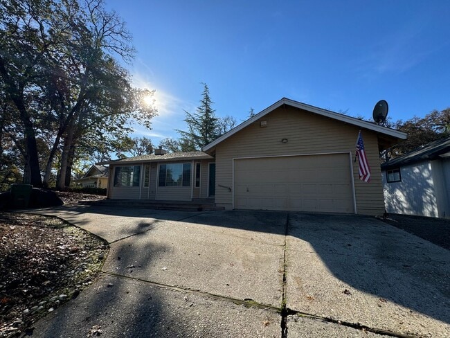 Building Photo - Beautiful Partial Lake View Home on the Go...