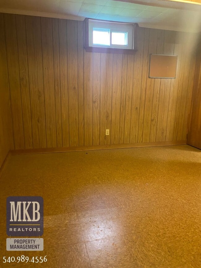 Building Photo - 3136 Fleetwood Ave SW