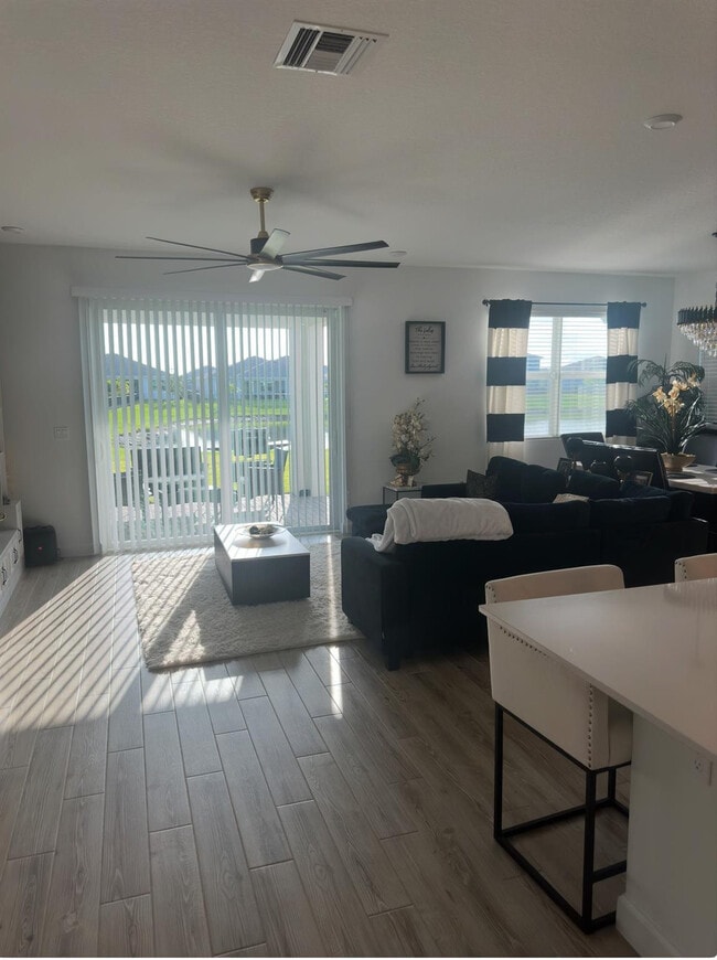 Building Photo - 10495 SW Orana Dr