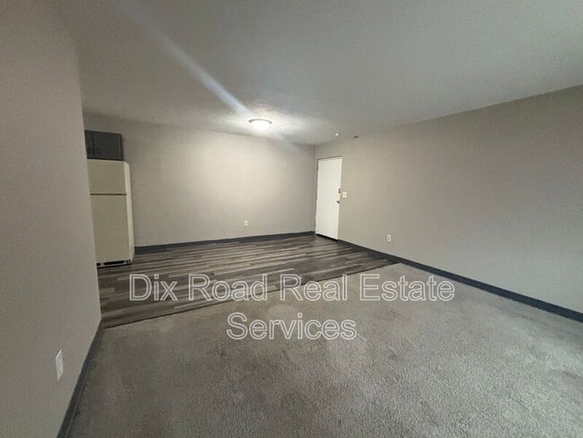 Building Photo - 430 Bellbrook Ave