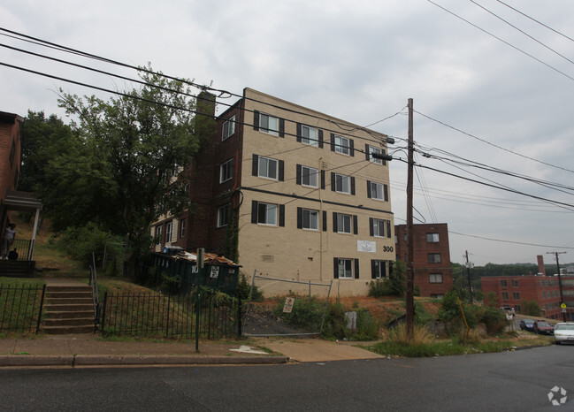 Building Photo - 300 37th St SE