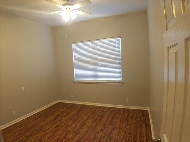 Building Photo - 2502 Allred Dr