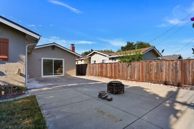 Building Photo - 229 Seabiscuit Dr