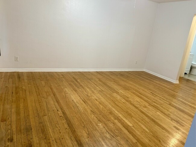 Building Photo - 5303 NE 72nd Ave.