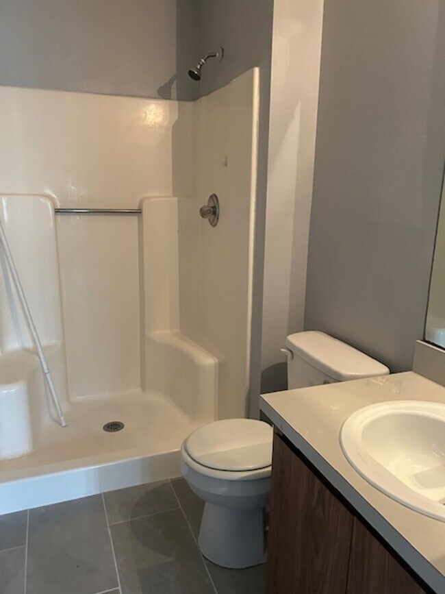 Building Photo - 3 bedroom, 2 bath home