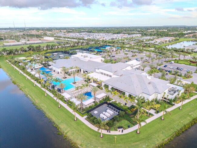 Building Photo - 9523 Riverside Pk Dr