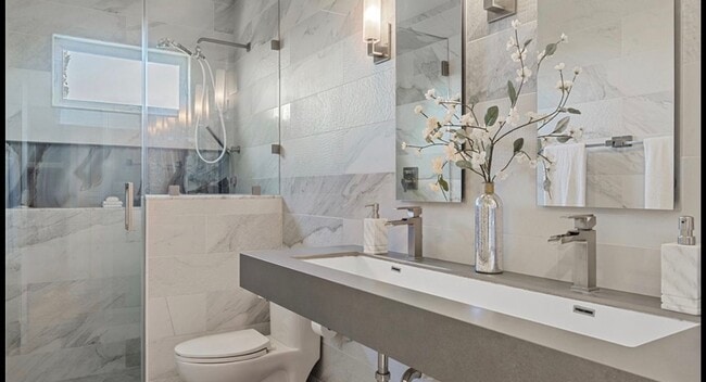 Building Photo - Resort-Style Living with Pool & Iconic Coastal Views