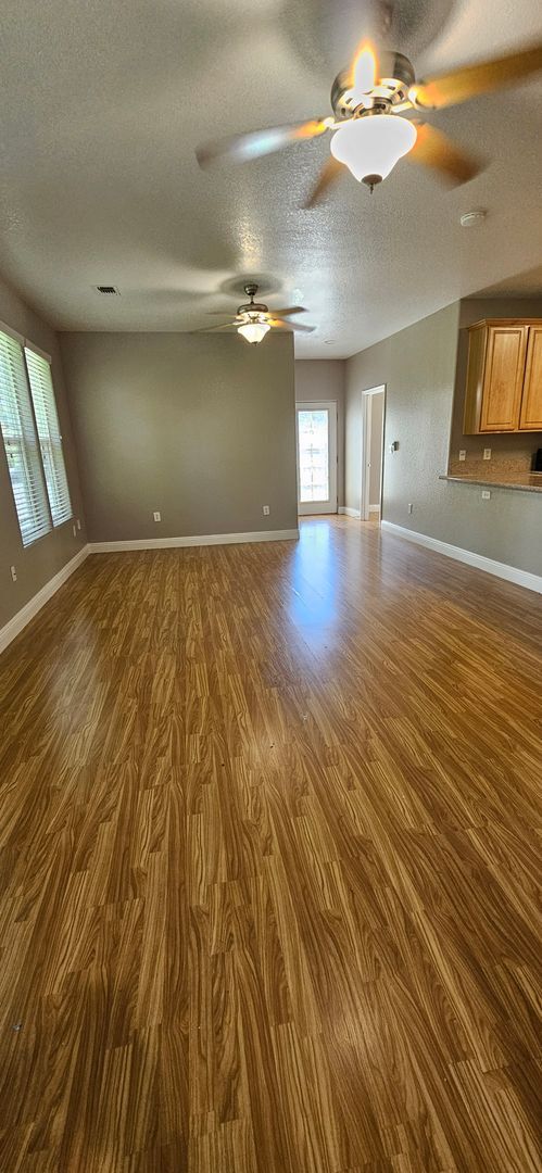 Building Photo - G Street 6 Plex