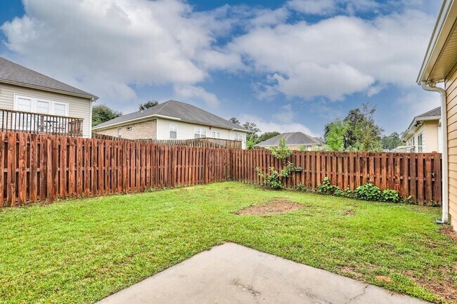 Building Photo - 1661 Harbor Club Dr