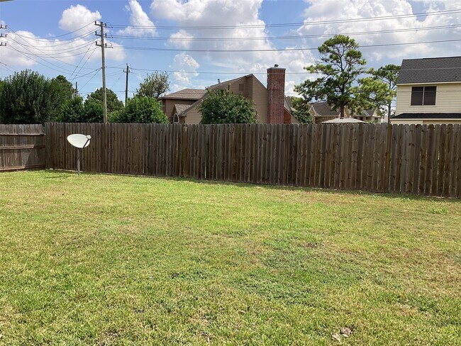 Building Photo - 1905 Eastwind Dr
