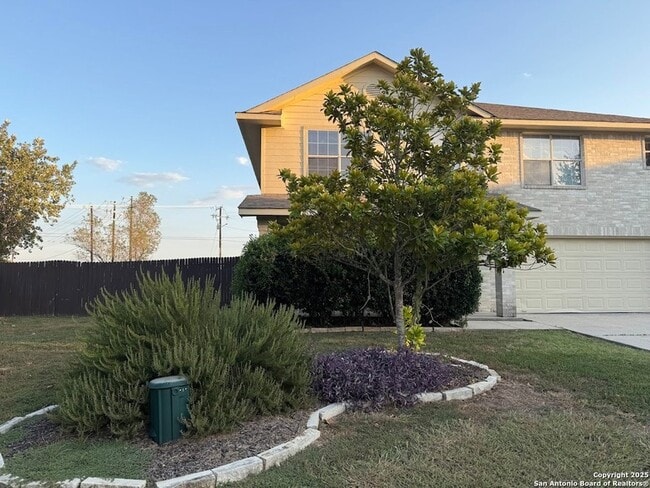Building Photo - 570 Roadrunner Ave