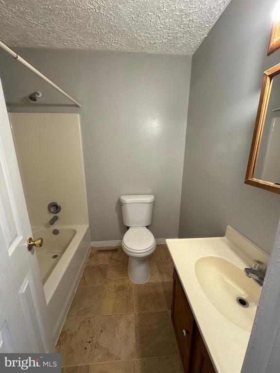 Building Photo - 31 Holcumb Ct