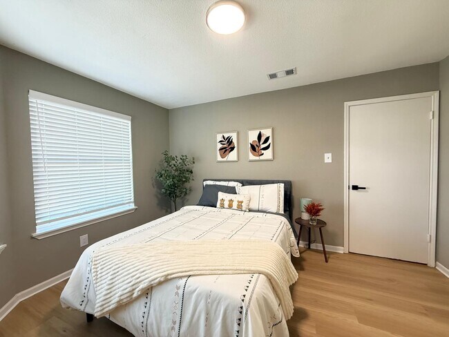 Building Photo - 6310 Briar Terrace Dr