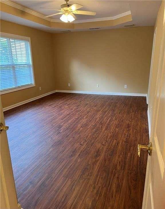 Building Photo - 1020 Olde Roswell Grove