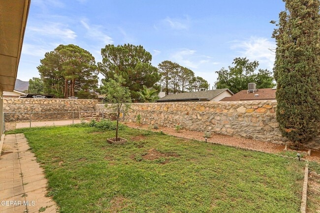 Building Photo - 832 Tepic Dr