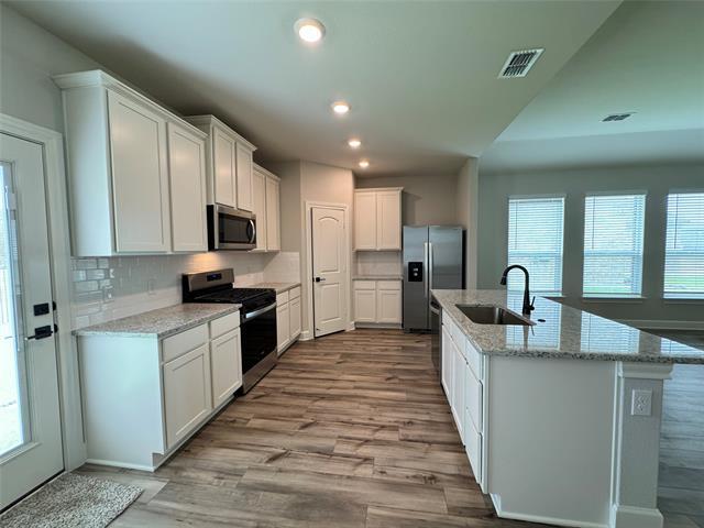 Building Photo - 713 Emerson Dr