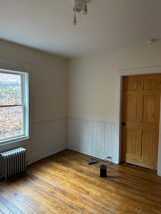 Building Photo - 139 Railroad St