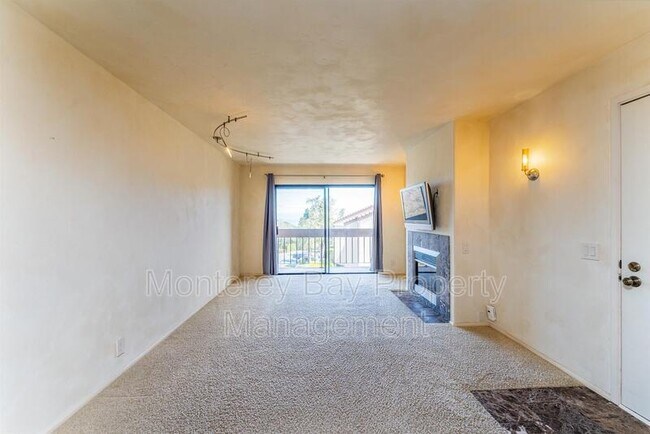Building Photo - 3204 Golden Oaks Ln