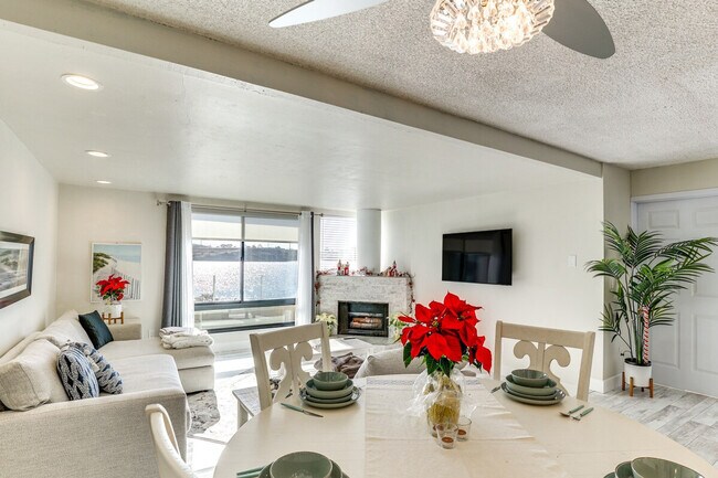 Building Photo - 4513 Cove Dr