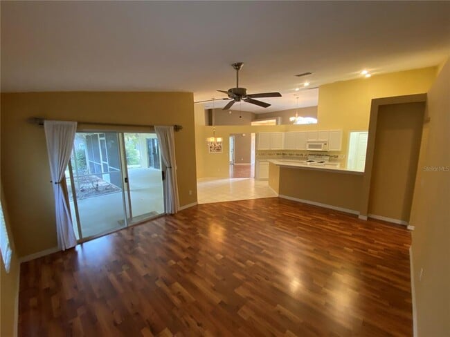 Building Photo - 39913 Sun Glo Ct