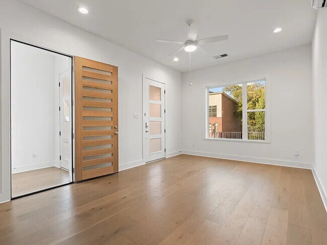 Building Photo - 2825 Townsend Dr