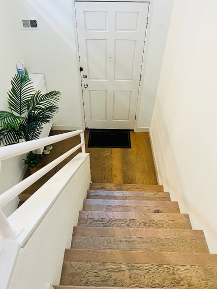 Building Photo - 382 Montecito Way