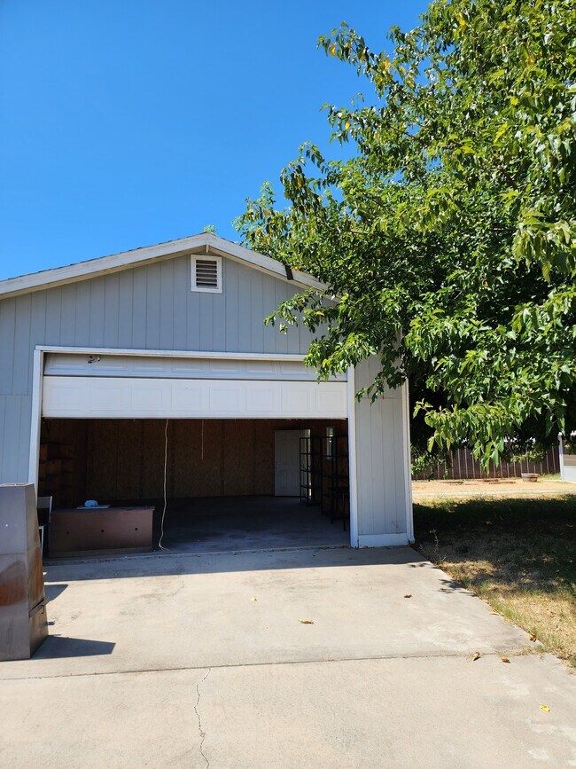 detached garage (optional) - 1994 Baugh St