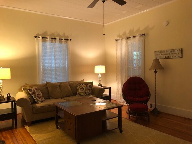 Living Room - 1718 E Lee St