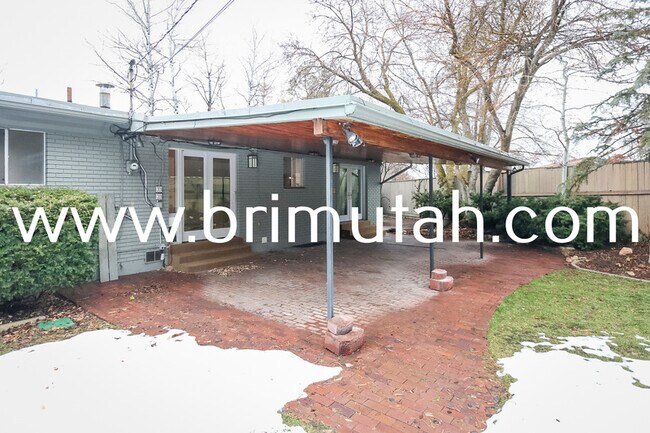 Building Photo - 4717 Naniloa Dr