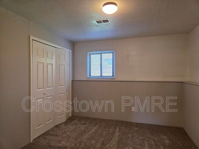 Building Photo - 4973 W 8th Street Rd