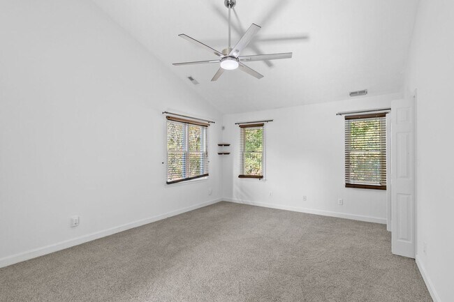 Building Photo - Beautiful 4 Bedroom/ 2 Story Home