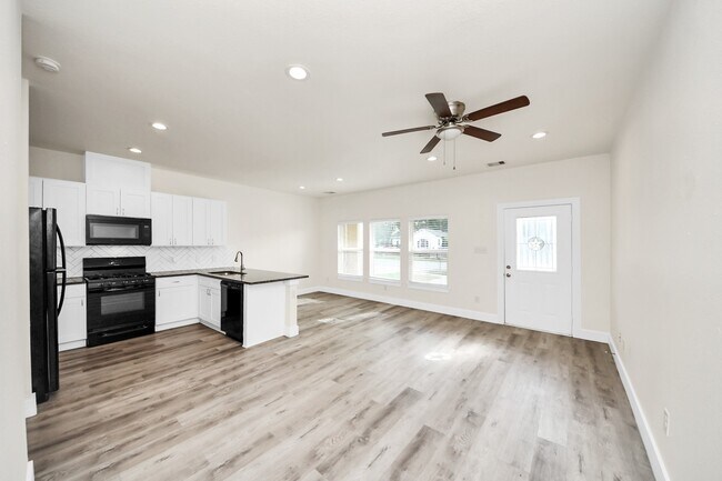 Building Photo - 6827 Mcwilliams Dr