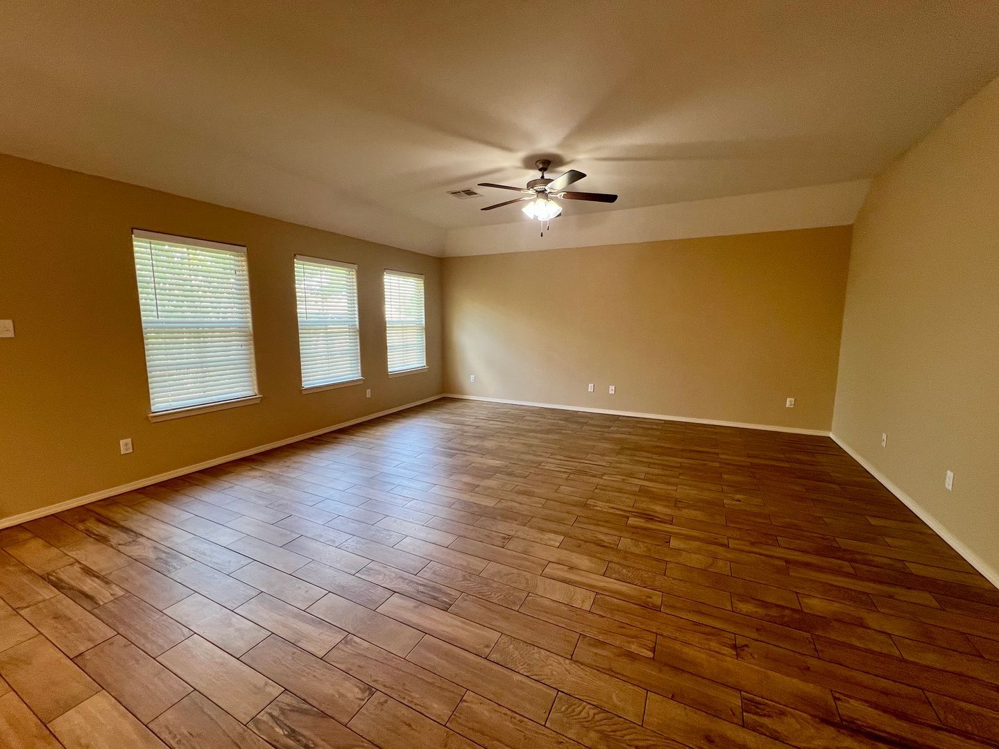 Building Photo - 601 Ridge Point Dr