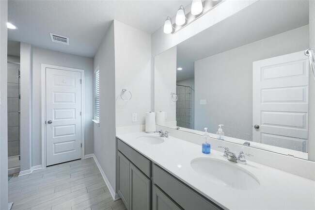 Building Photo - 108 Drifter Ln