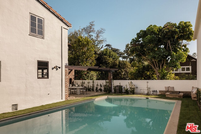 Building Photo - 1641 N Ogden Dr