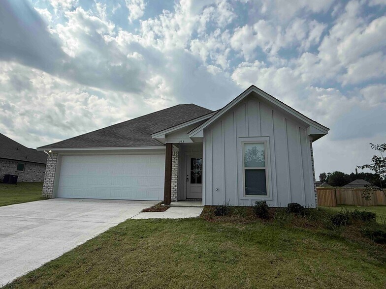 Building Photo - 573 Patrick Farms Dr