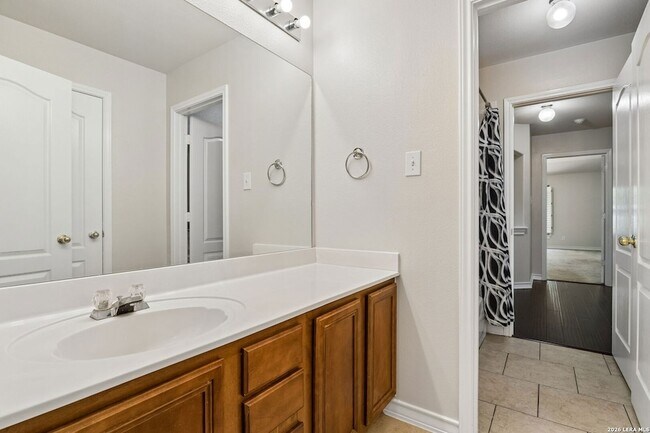 Building Photo - 1303 Bluff Forest