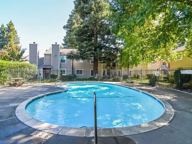 Building Photo - Move-In Ready 1-Bedroom Condo Cobblestone Glen SEE VIDEO