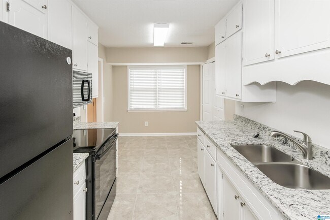 Building Photo - 525 Oak Crest Dr
