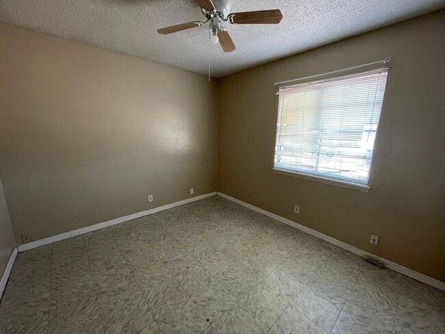 Building Photo - Beautiful North Central Home
