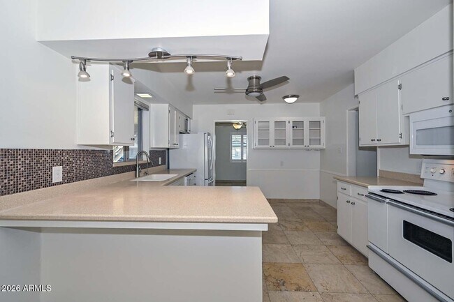 Building Photo - 6816 E Coronado Rd