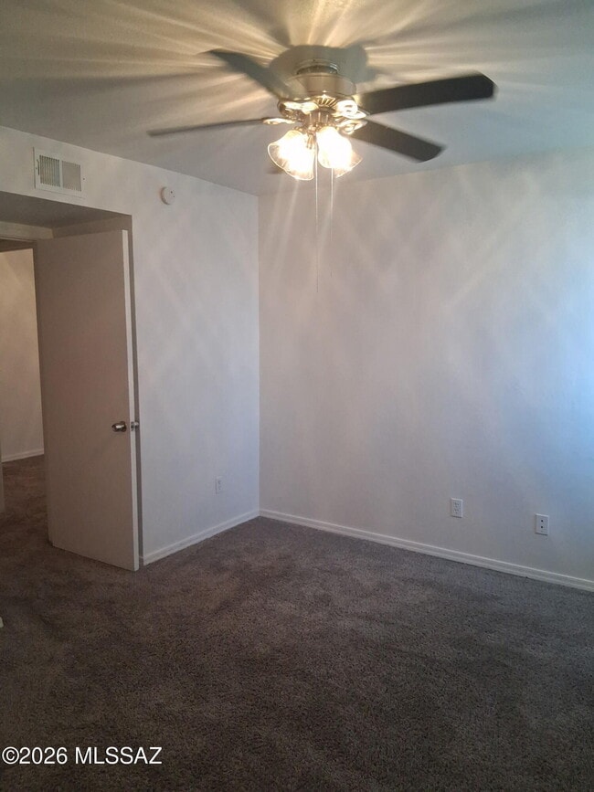 Building Photo - 806 S Langley Ave